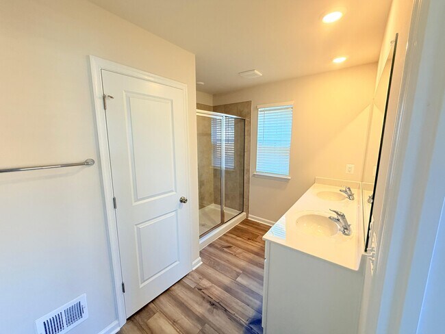 Building Photo - 8760 Whitman Dr