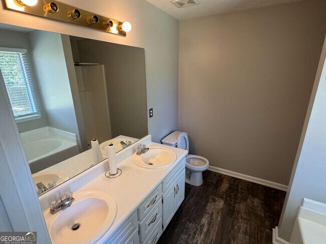 Building Photo - 1672 Walters Park Ct