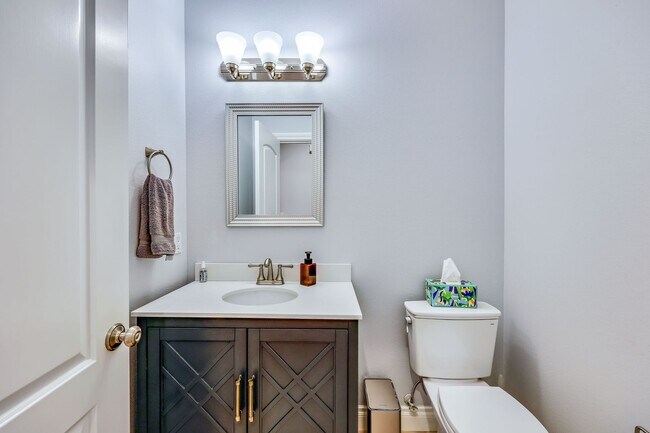 Building Photo - Beautiful Spacious Bainbridge Home