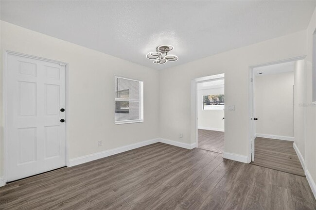 Building Photo - 3034 Touraine Ave