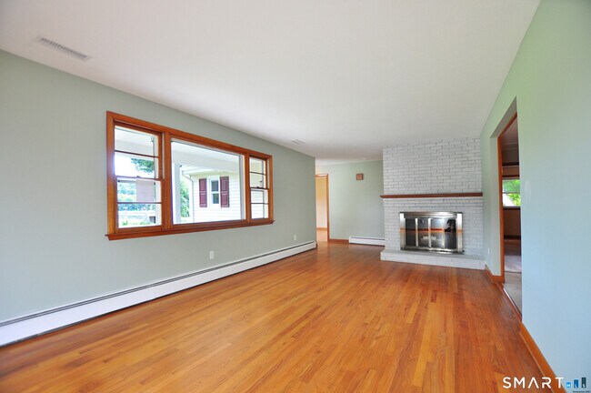 Building Photo - 84 Holcomb St
