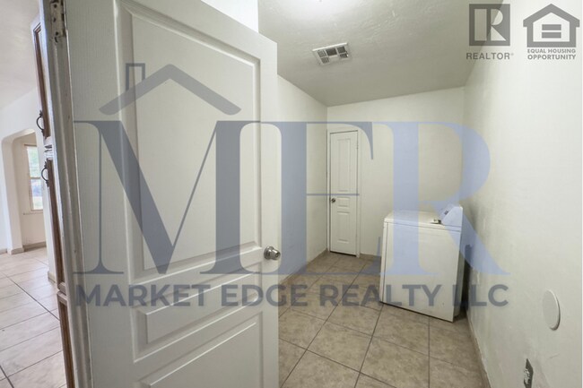 Building Photo - 2Bed/1Bath House at AZ-202/24th St! Ready for Immediate Move-In! -- NO HOA! RV PARKING!