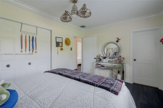 Building Photo - 8500 SW 70th St