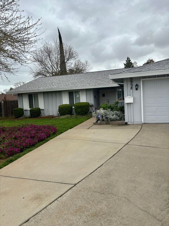 Building Photo - 5958 Jeanine Dr