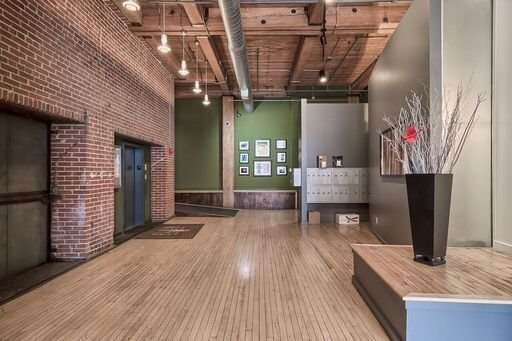 Building Photo - Huge Luxury 2 Story Condo with Private Rooftop Deck!