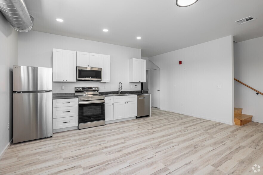 2BR, 1BA - 940SF - Kitchen - Blackwelder