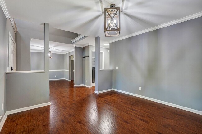 Building Photo - Richmond Hill Beauty: 4-Bedroom Home with Stunning Lagoon Views!