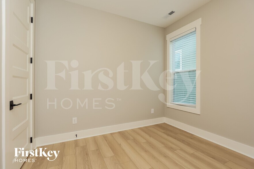Building Photo - 2045 Hamilton Hill Dr