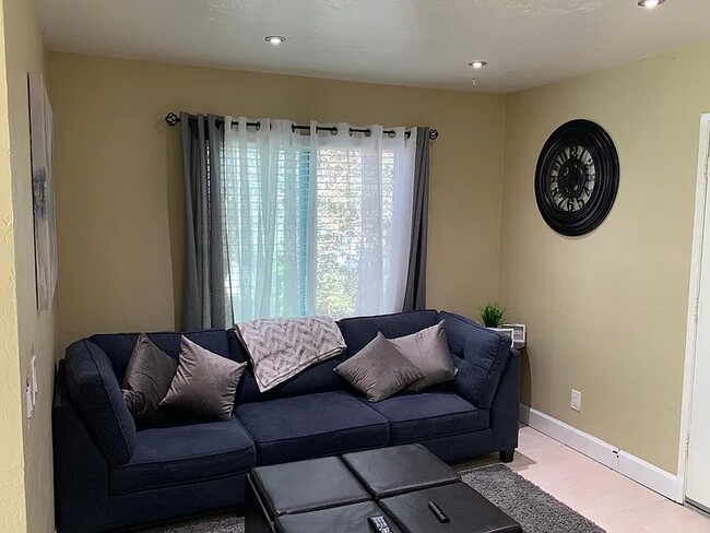 Primary Photo - 4220 Fifth Ave