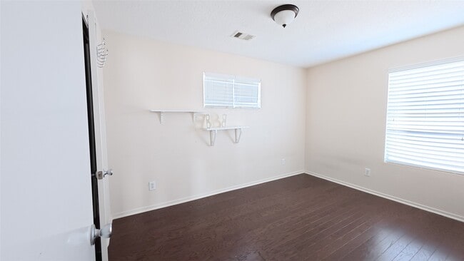 Building Photo - 2843 Oakland Brook St