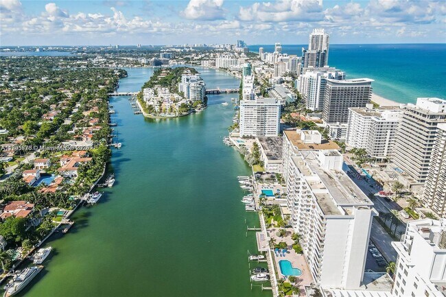 Primary Photo - 5700 Collins Ave