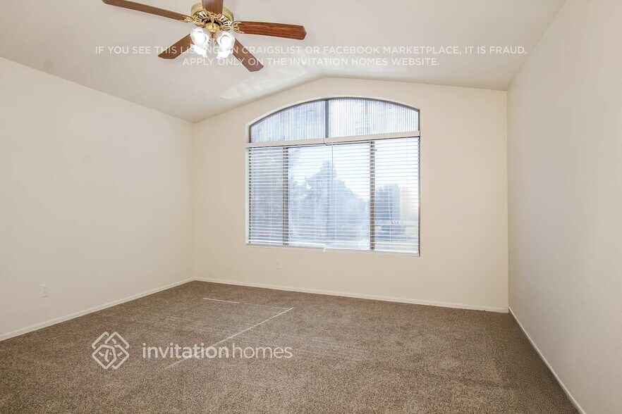 Building Photo - 8255 W Willow Ave