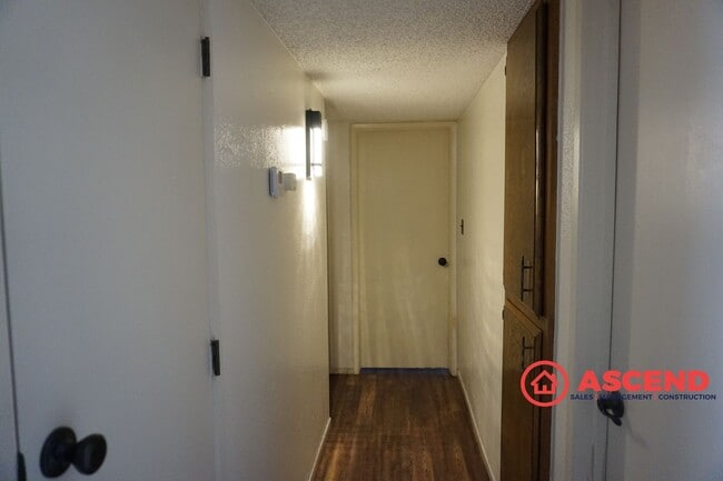 Building Photo - Cute home located in the Southwest!