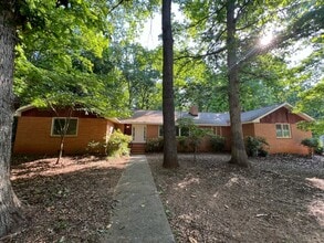 Building Photo - 150 Chinquapin Way