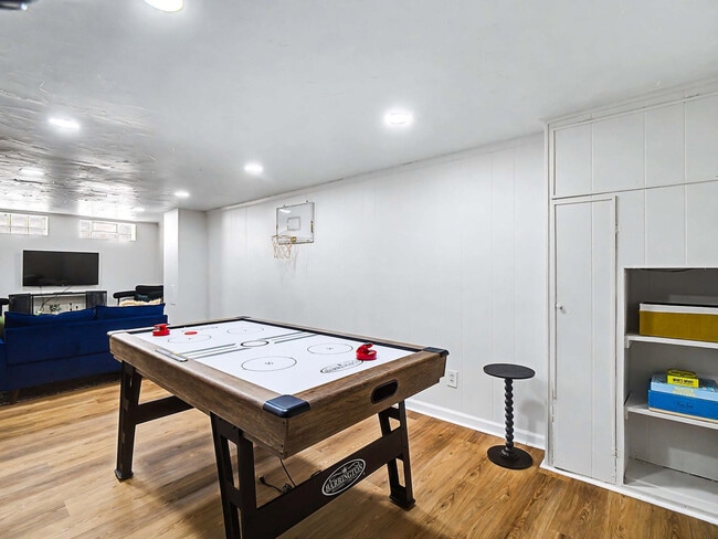 Building Photo - 5252 W 45th St