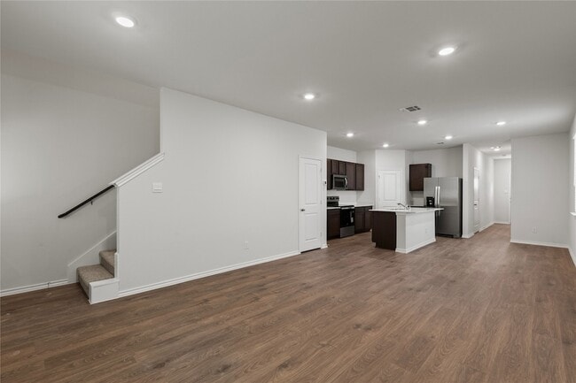 Building Photo - 7016 Vining Dr