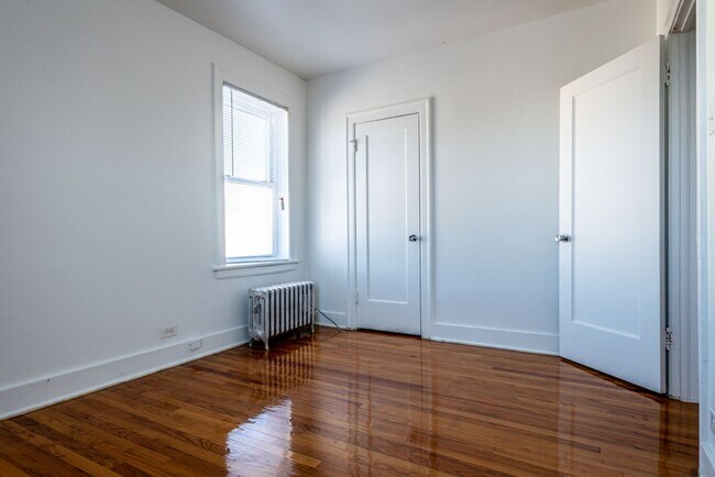 Building Photo - 8222-32 S Ingleside Ave Chicago, IL 60619