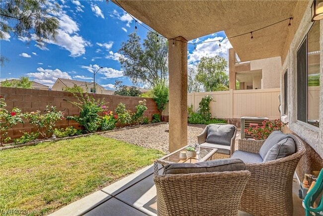 Building Photo - Gorgeous 3BR 2.5BA Townhome w/ Pool Access + Park + Private Backyard & Patio in Las Vegas