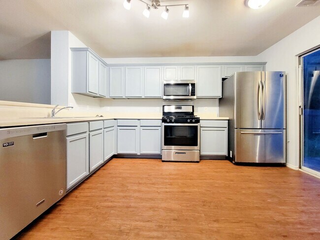 Building Photo - Charming 3/BR 2/BA Single-Level Home in Le...