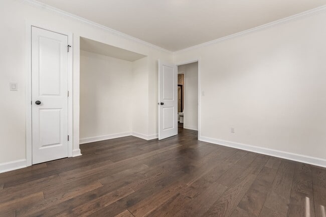 Building Photo - London Property