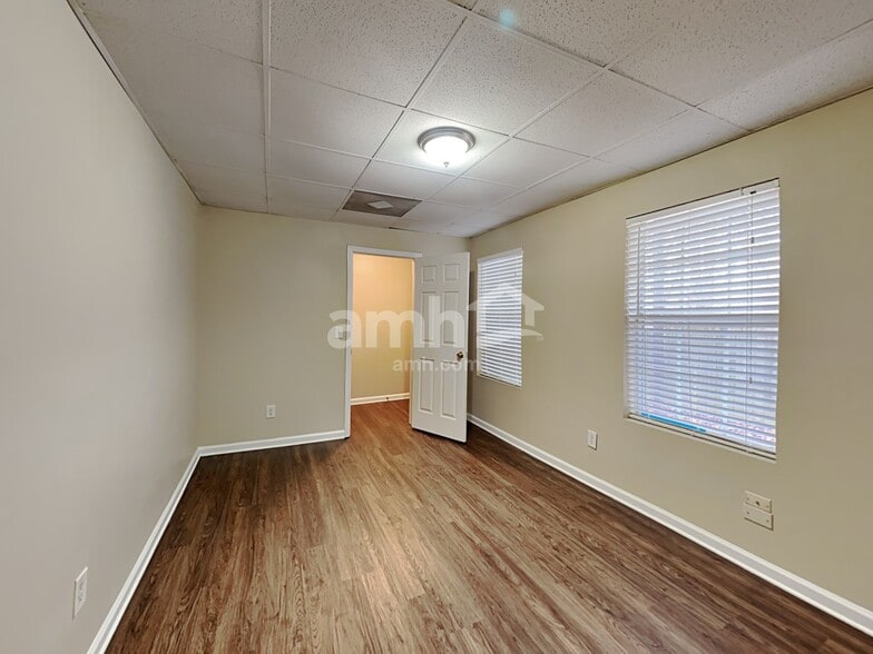Building Photo - 1137 Baileys Ct