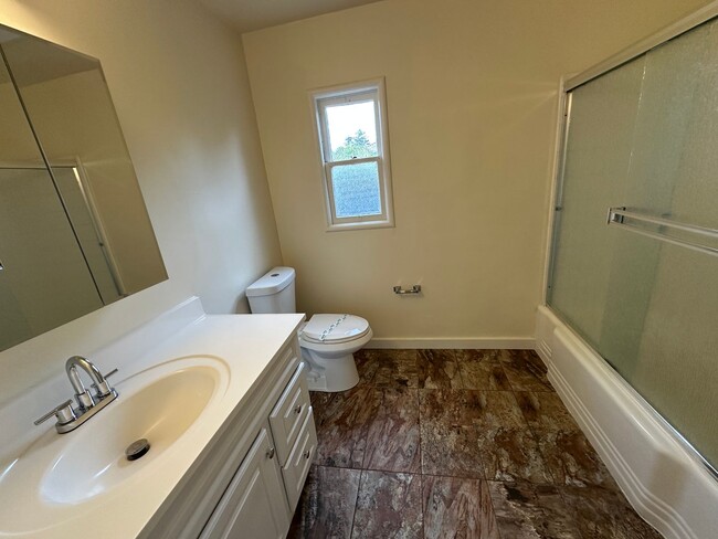 Building Photo - 881 Emory Ave