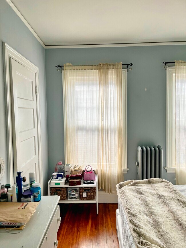 1st bedroom - 179 Dartmouth st
