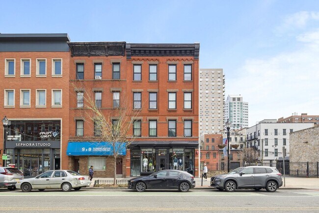Building Photo - 313 Washington St