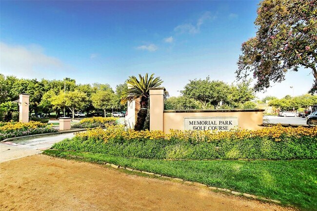 Building Photo - 3824 Center Plaza Dr
