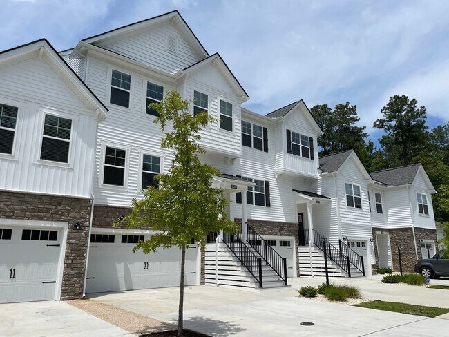 Building Photo - Cardinal | 4 Bed 2.5 Bath | Garage | 1895 sf | $2959-$3255 | 8, 9, 10, 12, 14, and 15 month lease...