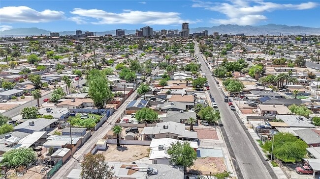 Building Photo - 2016 Linden Ave