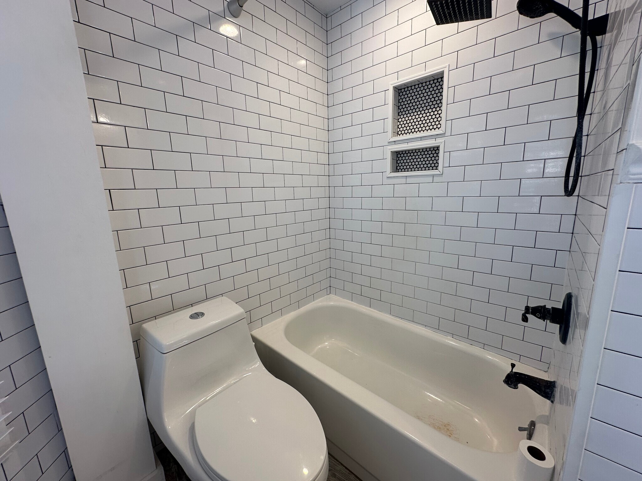 Building Photo - 10 Clinton St