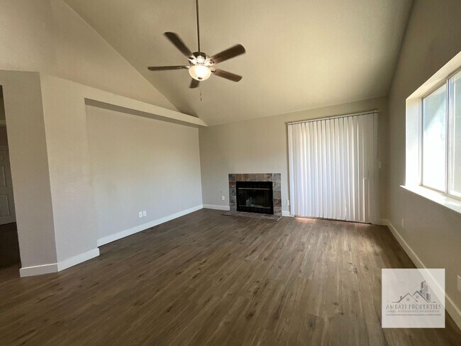 Building Photo - 7016 N Thorne Ave