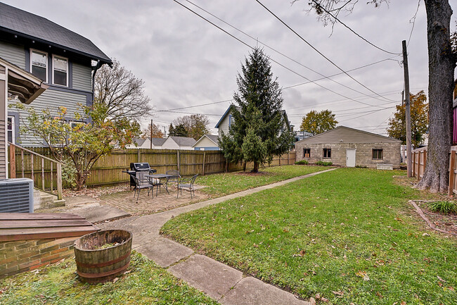 Building Photo - 1612 Pleasant St