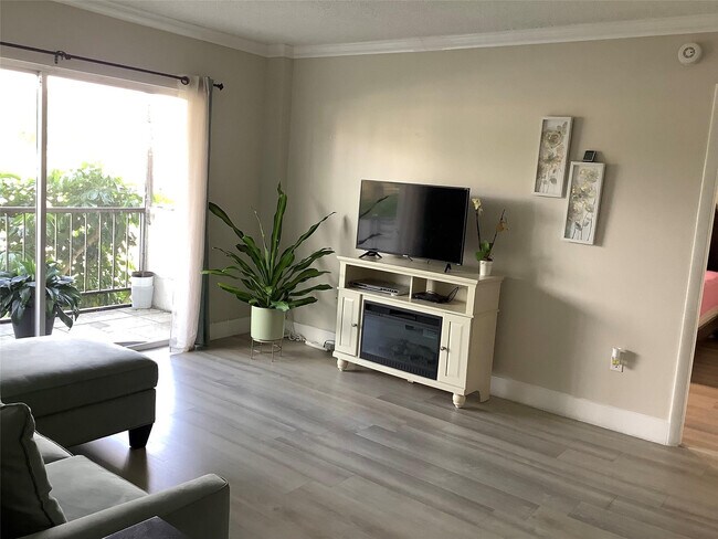 Building Photo - 4174 Inverrary Dr