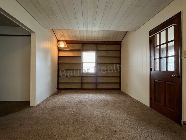 Building Photo - 3 -4 Bedroom Home Near Brookside Park