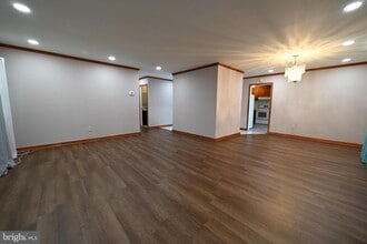 Building Photo - 1 Pinetree Ln