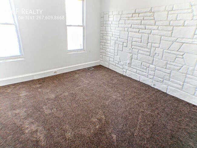 Building Photo - 1535 S Hicks St