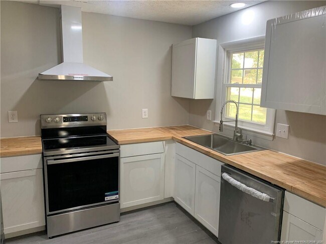 Building Photo - 412 Nottingham Dr