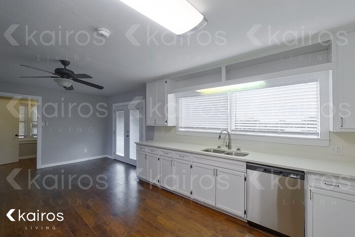 Building Photo - 4417 Brown Ave.