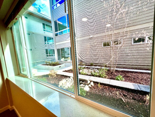 Building Photo - 2330 Yakima Ct