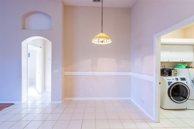 Building Photo - 497 Pickfair Terrace