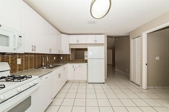 Building Photo - 5168 Edgecliff Ave