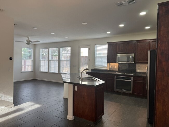 Building Photo - 3 Bedroom, 3.