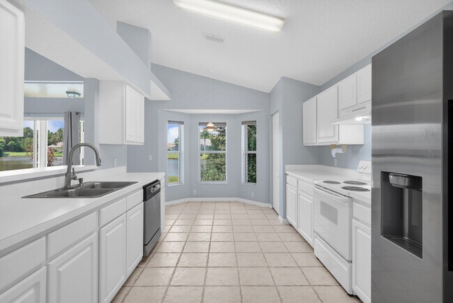 Building Photo - 2340 Commodores Club Blvd