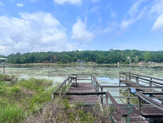 Building Photo - 395 Lake Holley Cir