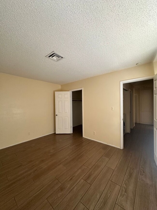 Building Photo - Must see Home!