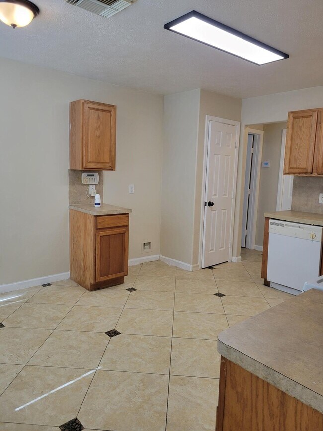 Building Photo - 12134 Greensbrook Forest Dr