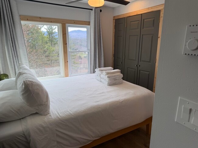 Building Photo - 220 Mountainside Dr