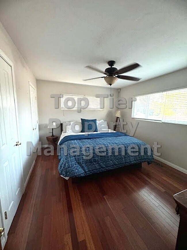 Building Photo - 3 Bed/ 2 Bath Spacious Family Home with Su...